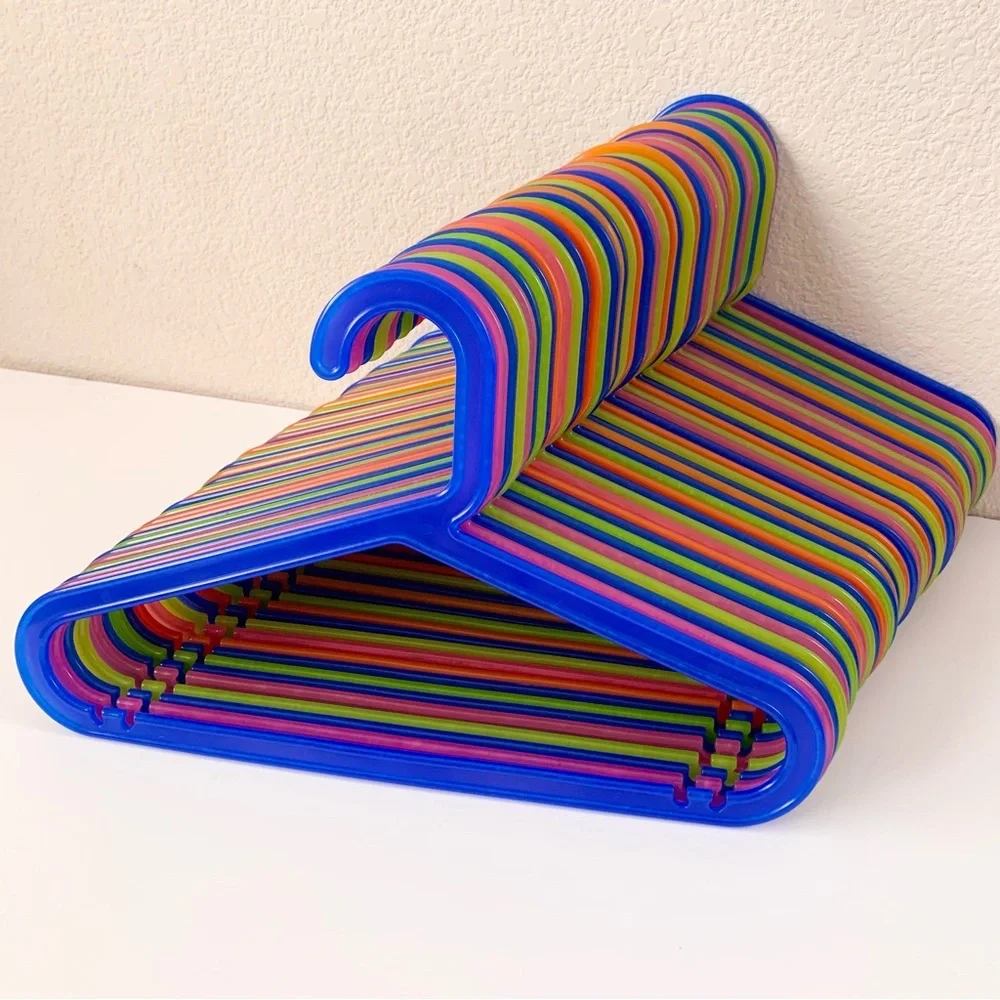 Narrow shoulders hangers 40 set rainbow by Anna everflund